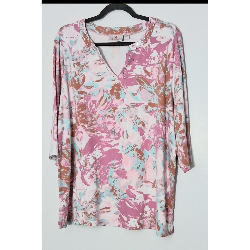Quacker Factory Top Size 1X Pink Floral Watercolor Bling V-Neckline 3/4 Sleeve